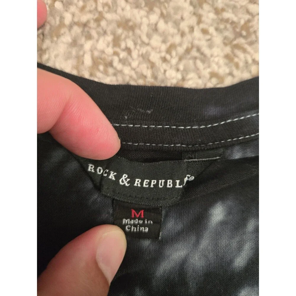 ROCK & REPUBLIC Studded Cold Shoulder Women's Black Tie Dye Top size Medium - Picture 5 of 7